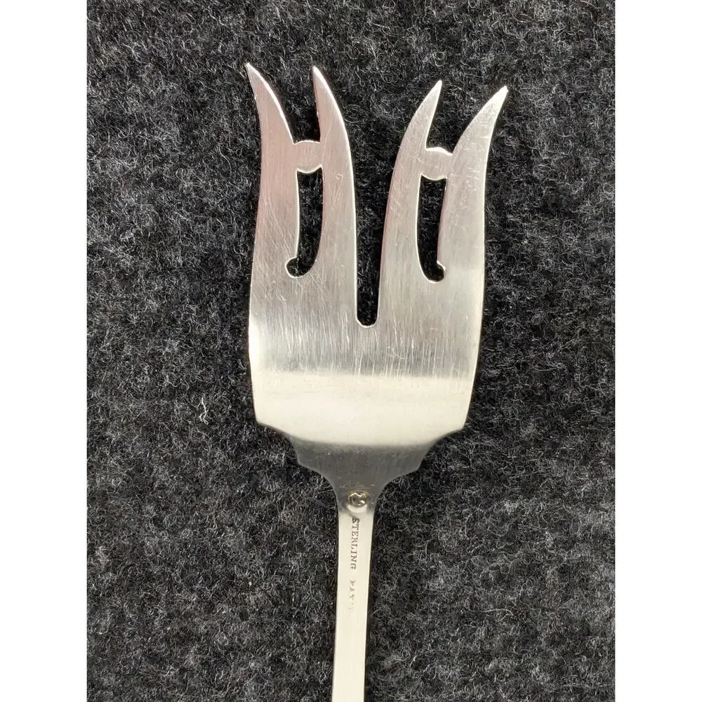 Durgin Gorham Fairfax Sterling Silver Serving Fork 6 Inch 30g Monogram HML 1910